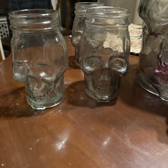 In time for Halloween SKULL DRINK HEAD AND CUPS - Picture 4 of 5